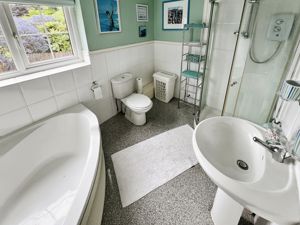 Family Bathroom - click for photo gallery